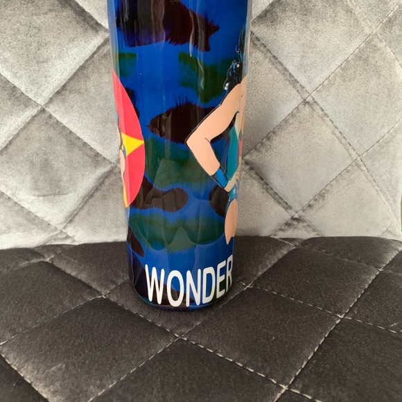 Wonder Woman tumbler - Picture 5 of 5